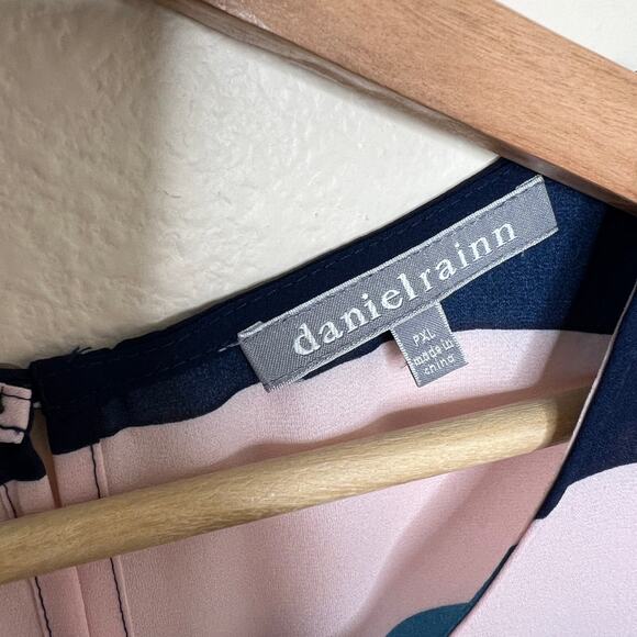 Daniel Rainn Blue White Stripe Tank PXL - Picture 2 of 8